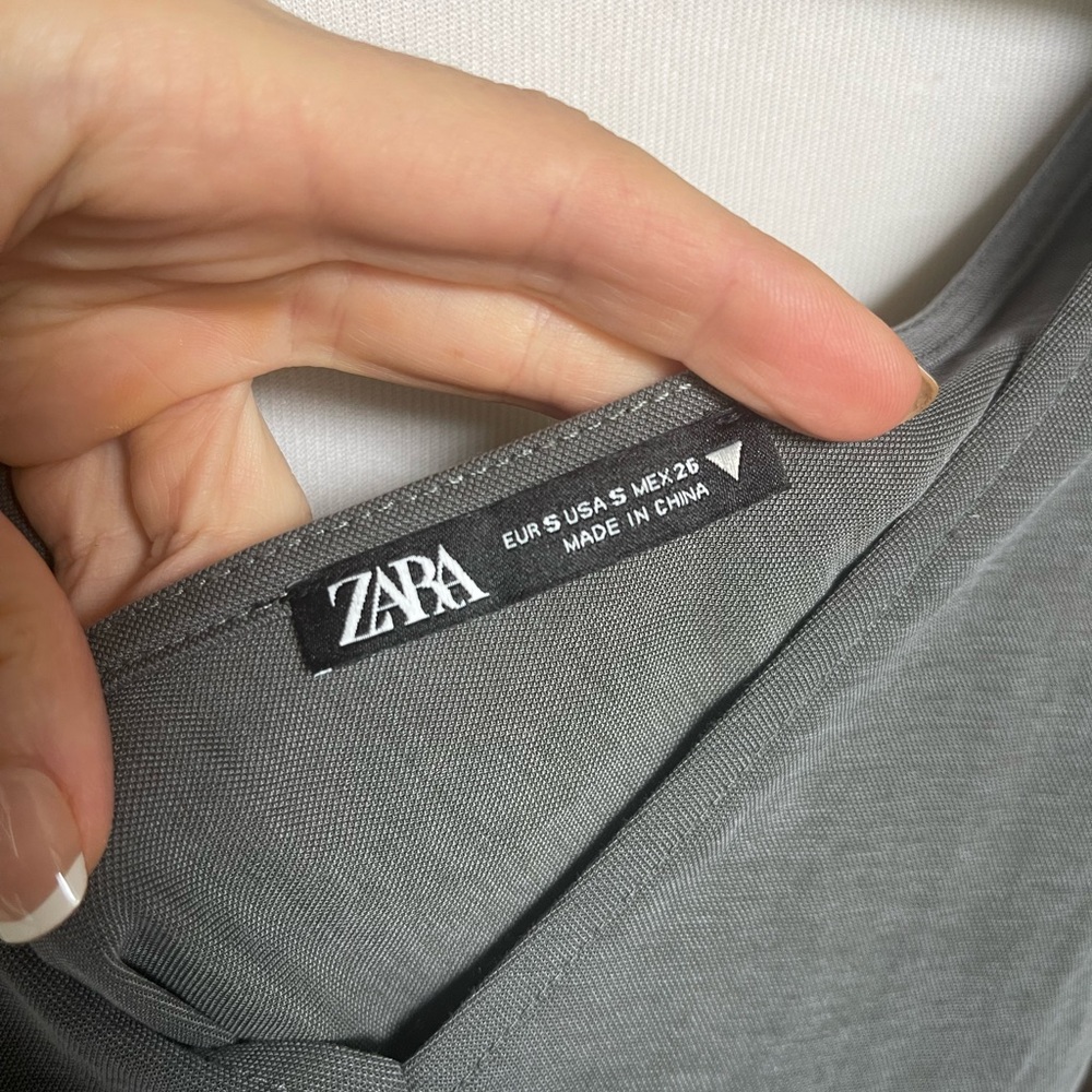 Zara flowy V neck romper with belt tie - Picture 7 of 7